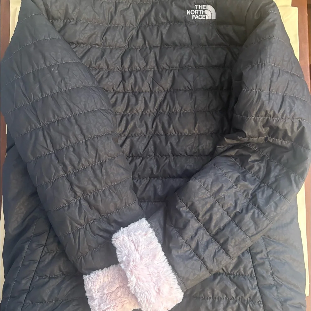 North Face Reversible Black and Pink Coat in Girls XL (size 18)